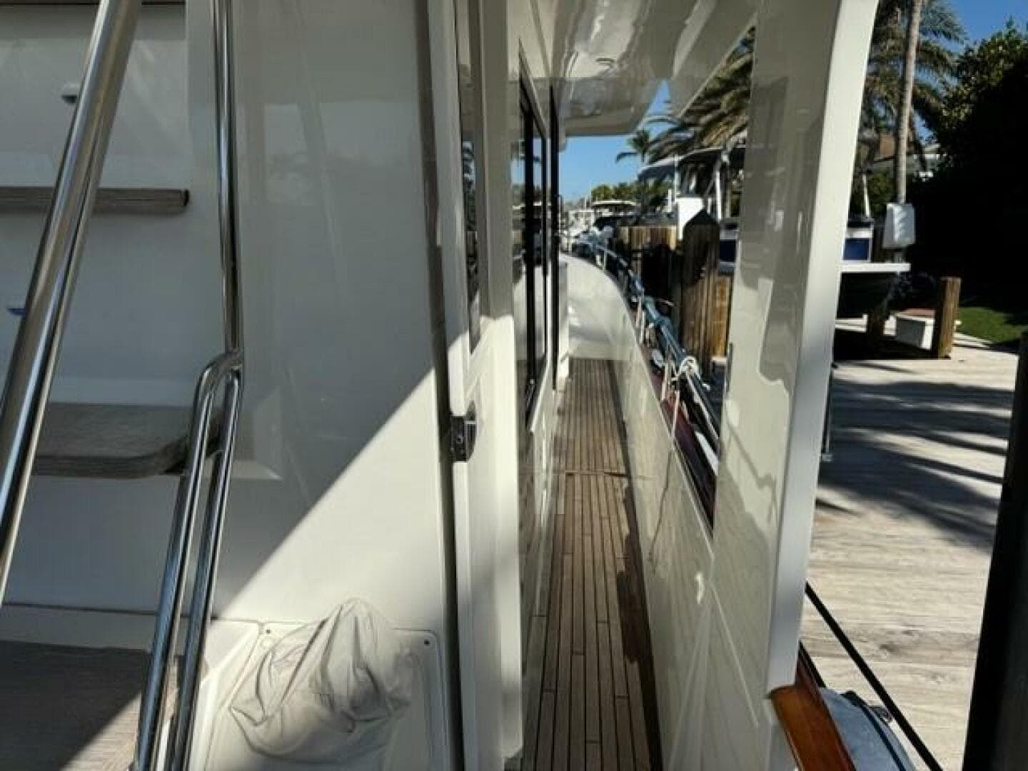 Swift Trawler 50 -Starboard Deck