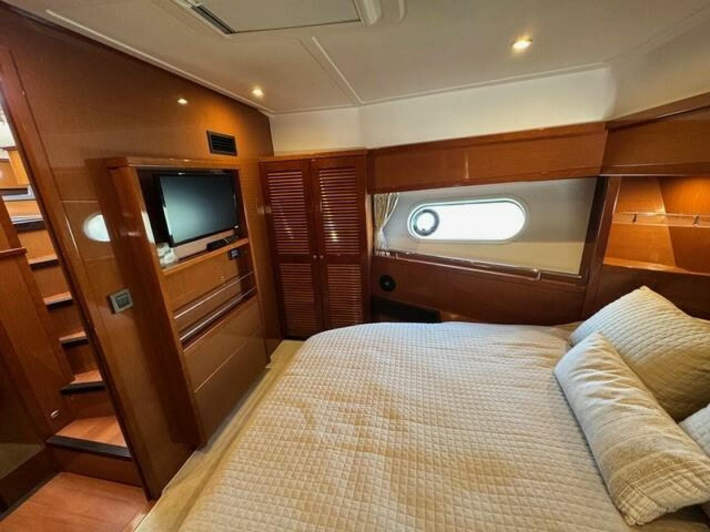 2017 Beneteau Swift Trawler 50 -VIP Stateroom