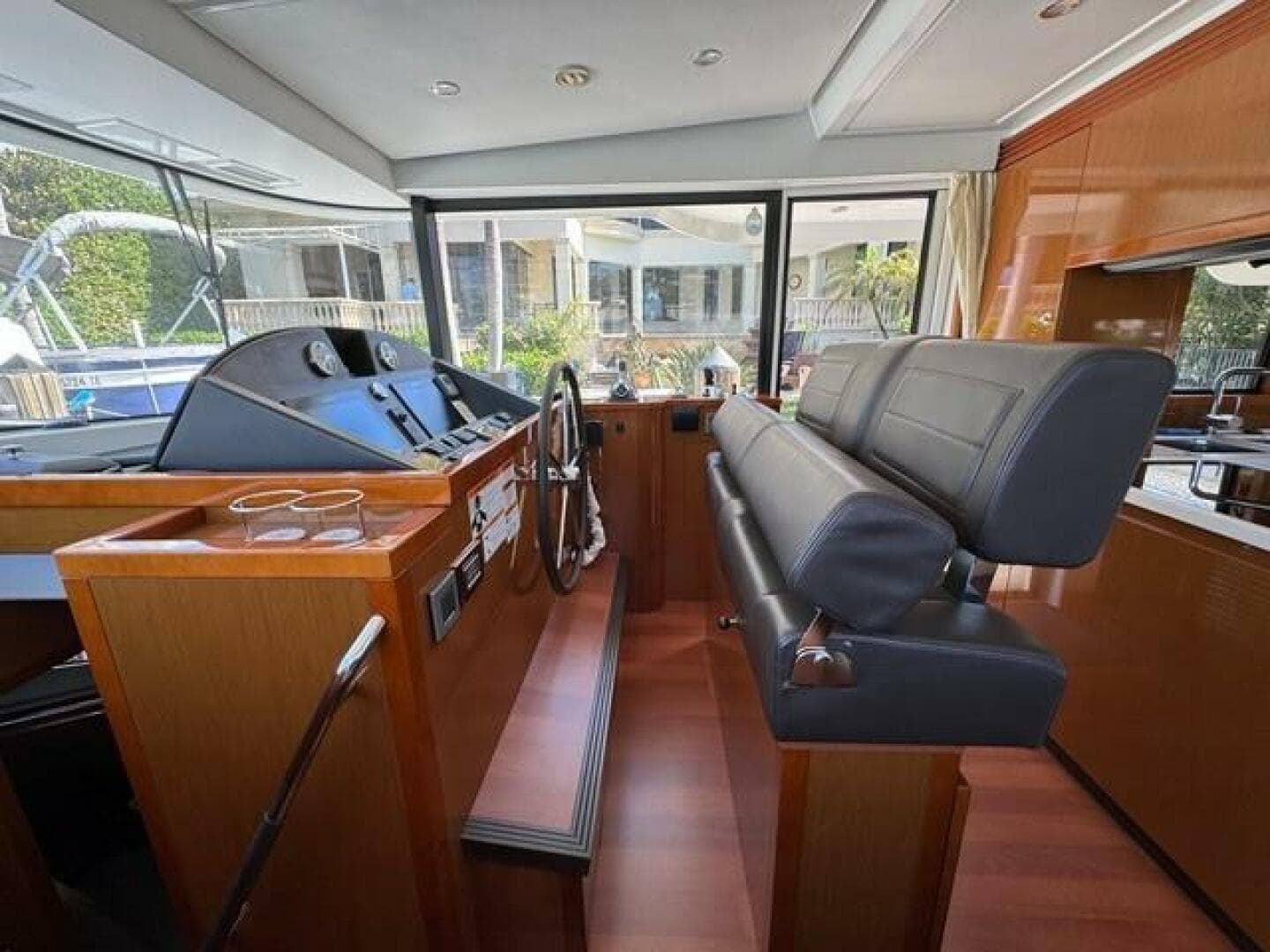 Swift Trawler 50 -Helm