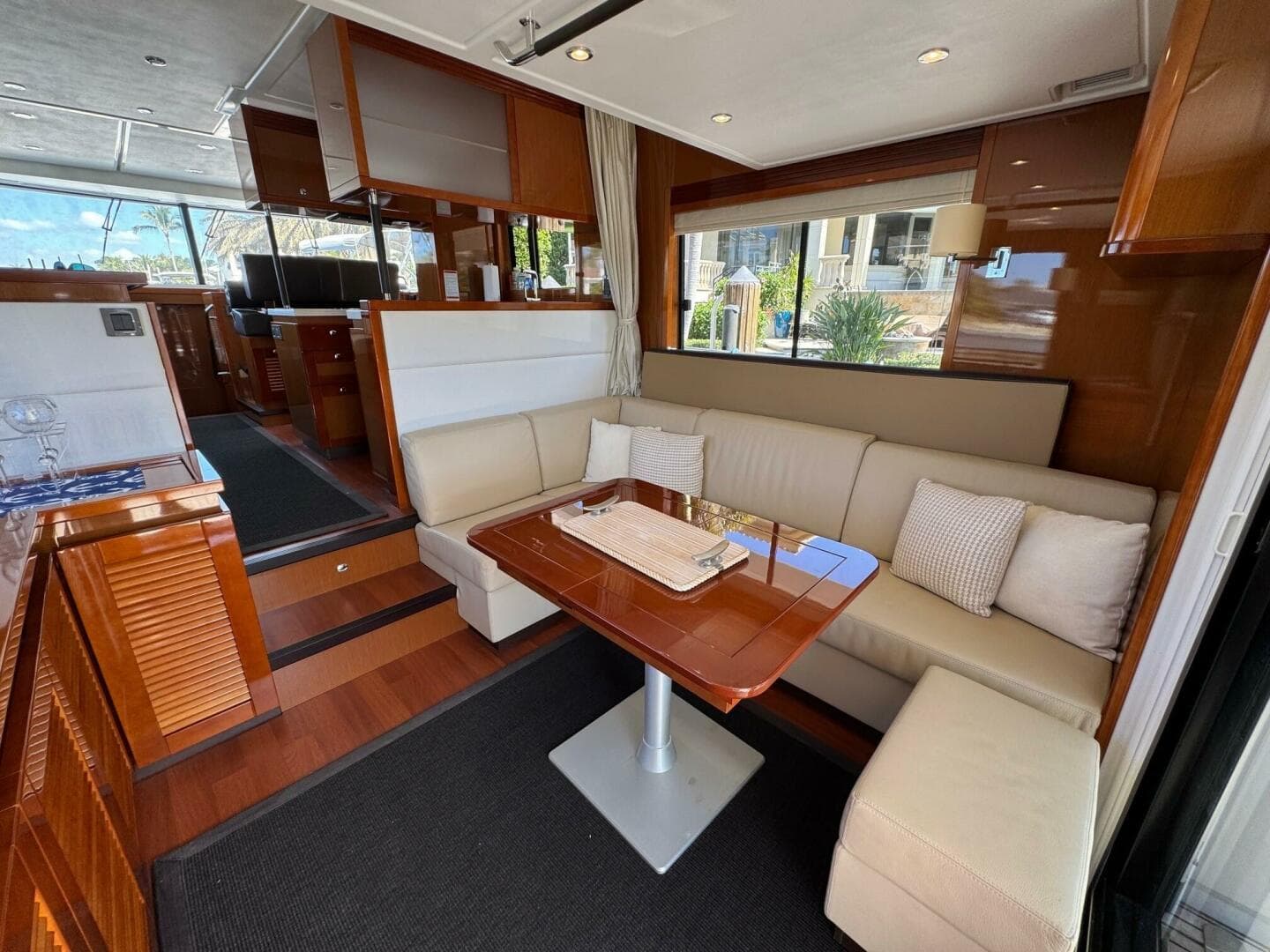 2017 Beneteau Swift Trawler 50- Salon