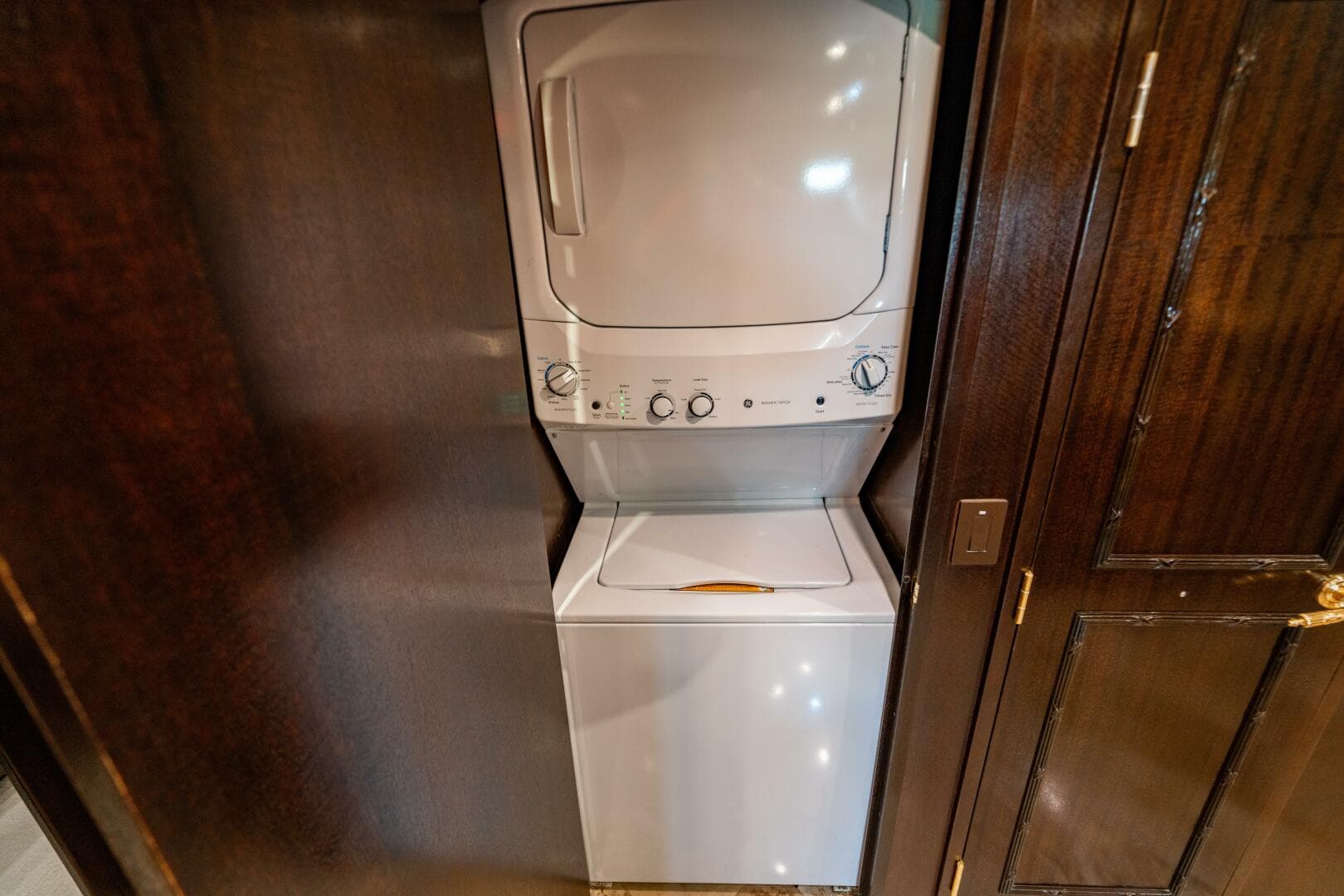 2001 Hatteras 100 Motor Yacht