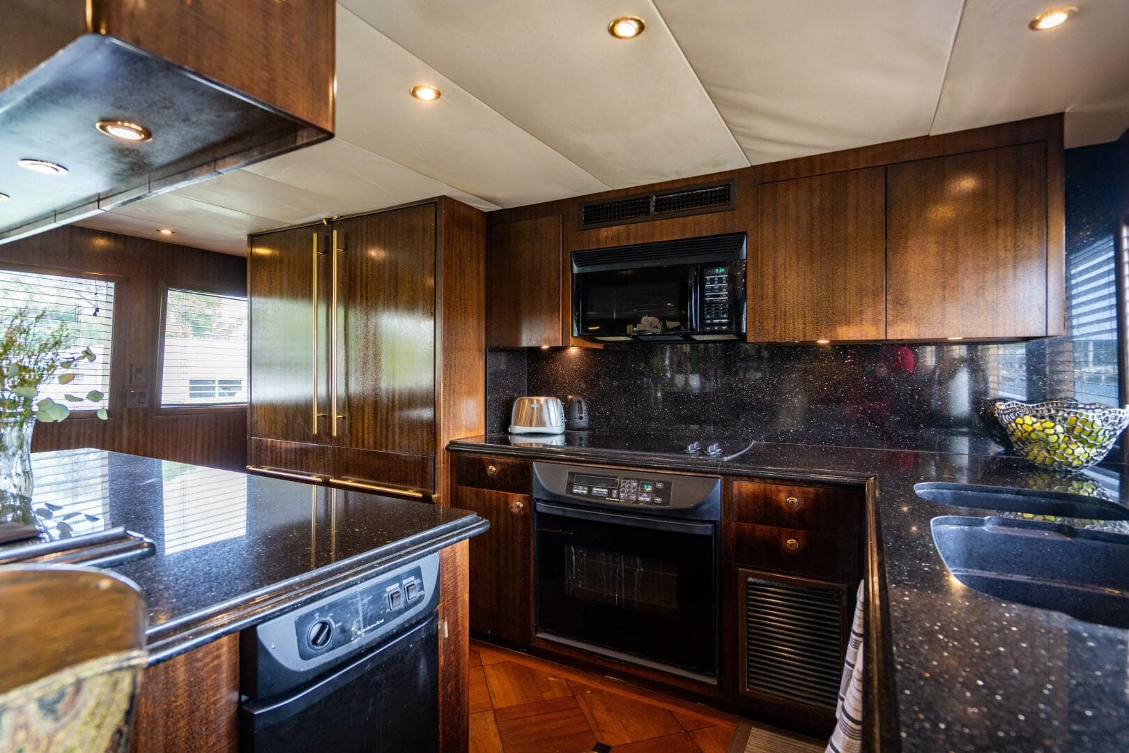 2001 Hatteras 100 Motor Yacht