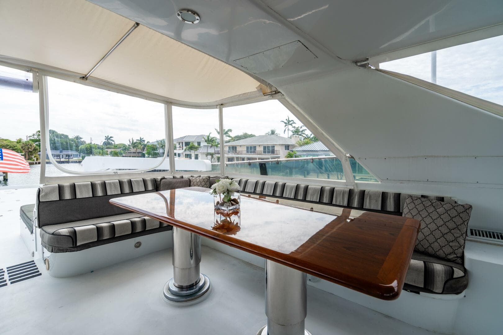 2001 Hatteras 100 Motor Yacht
