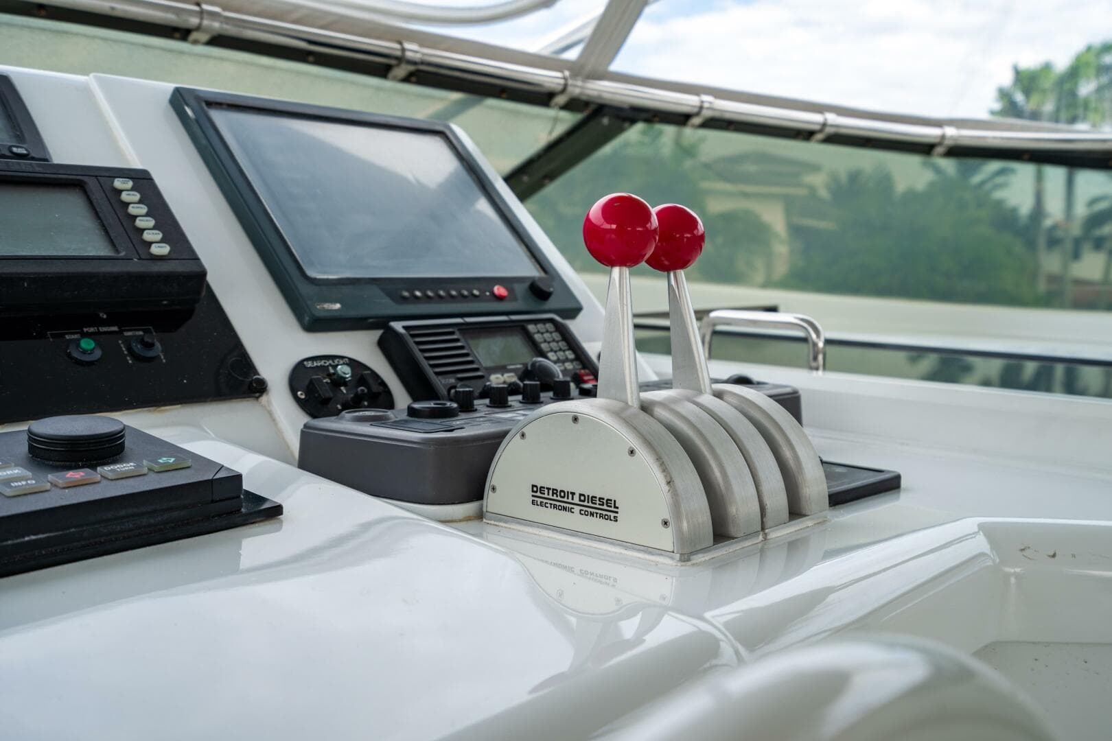 2001 Hatteras 100 Motor Yacht