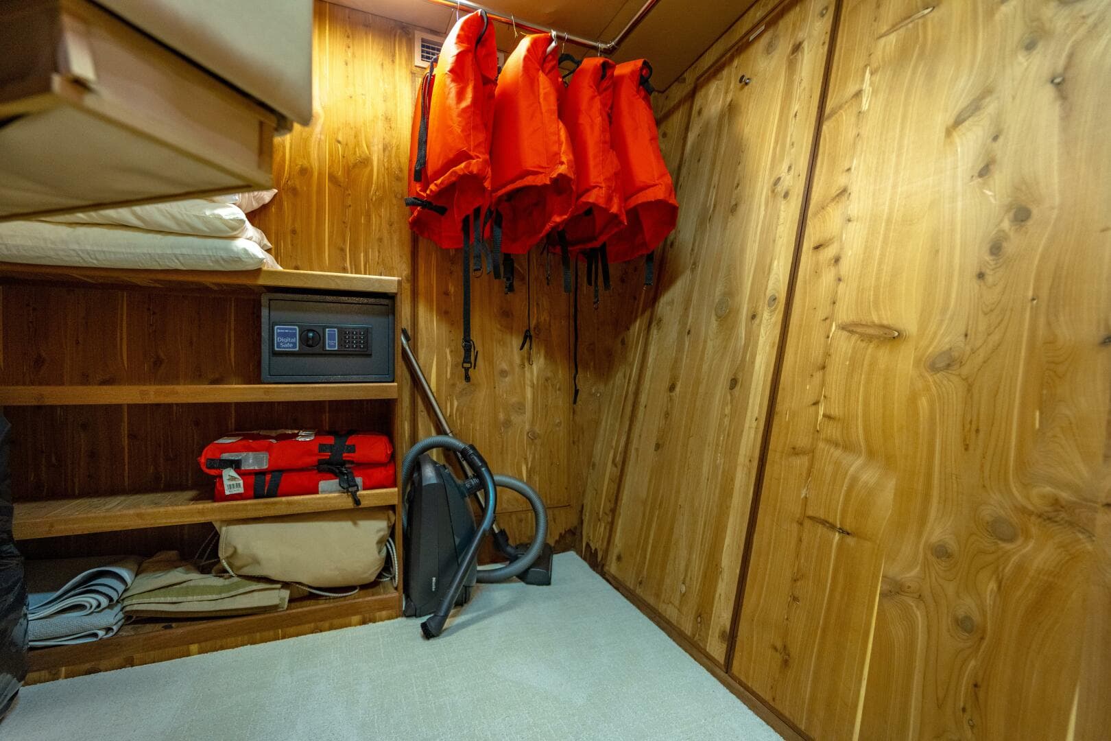 2001 Hatteras 100 Motor Yacht