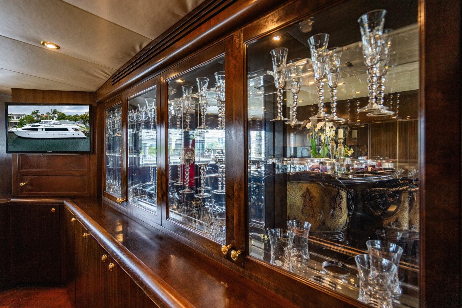 2001 Hatteras 100 Motor Yacht