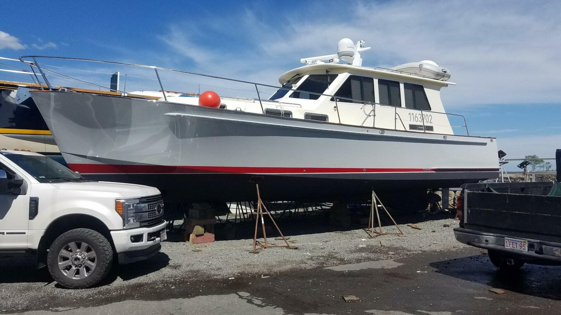 2005 Legacy 42 Express Cruiser