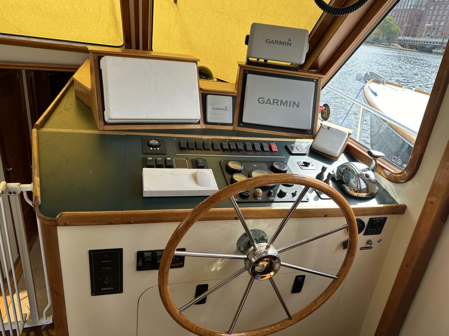 2005 Legacy 42 Express Cruiser