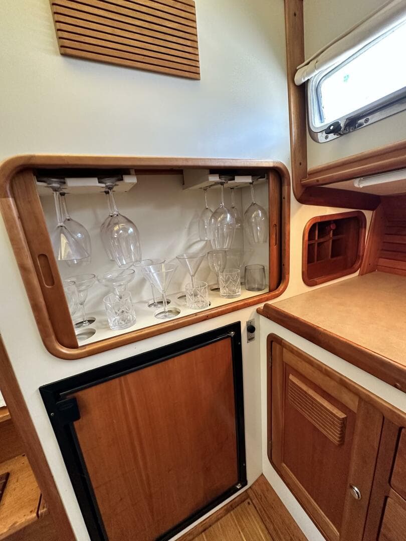 2005 Legacy 42 Express Cruiser