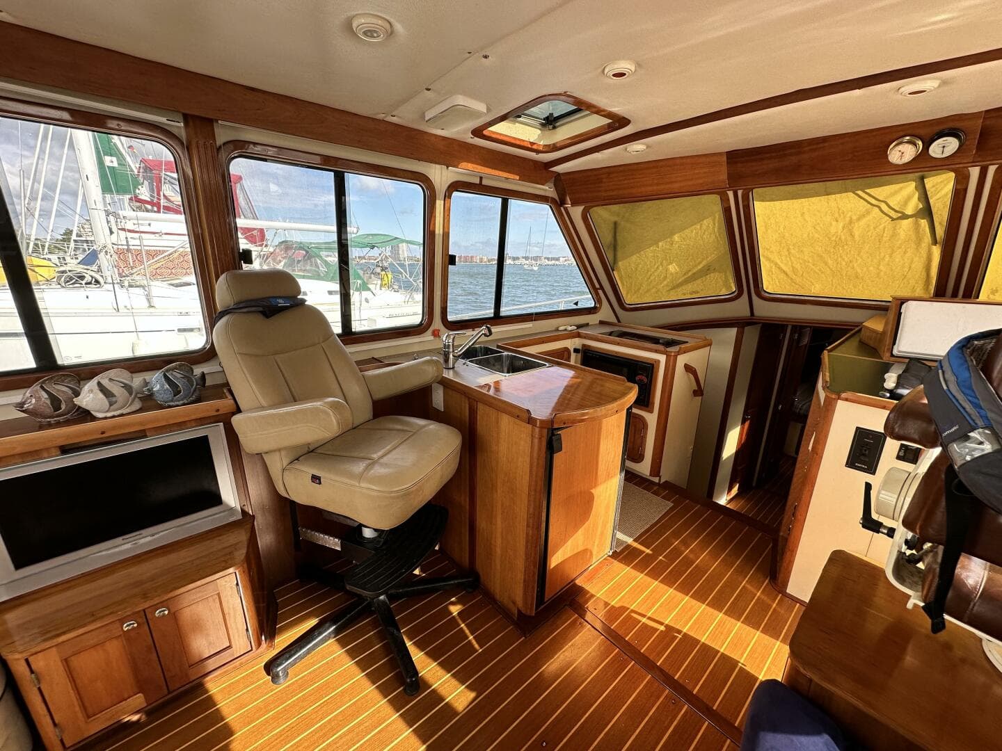 2005 Legacy 42 Express Cruiser