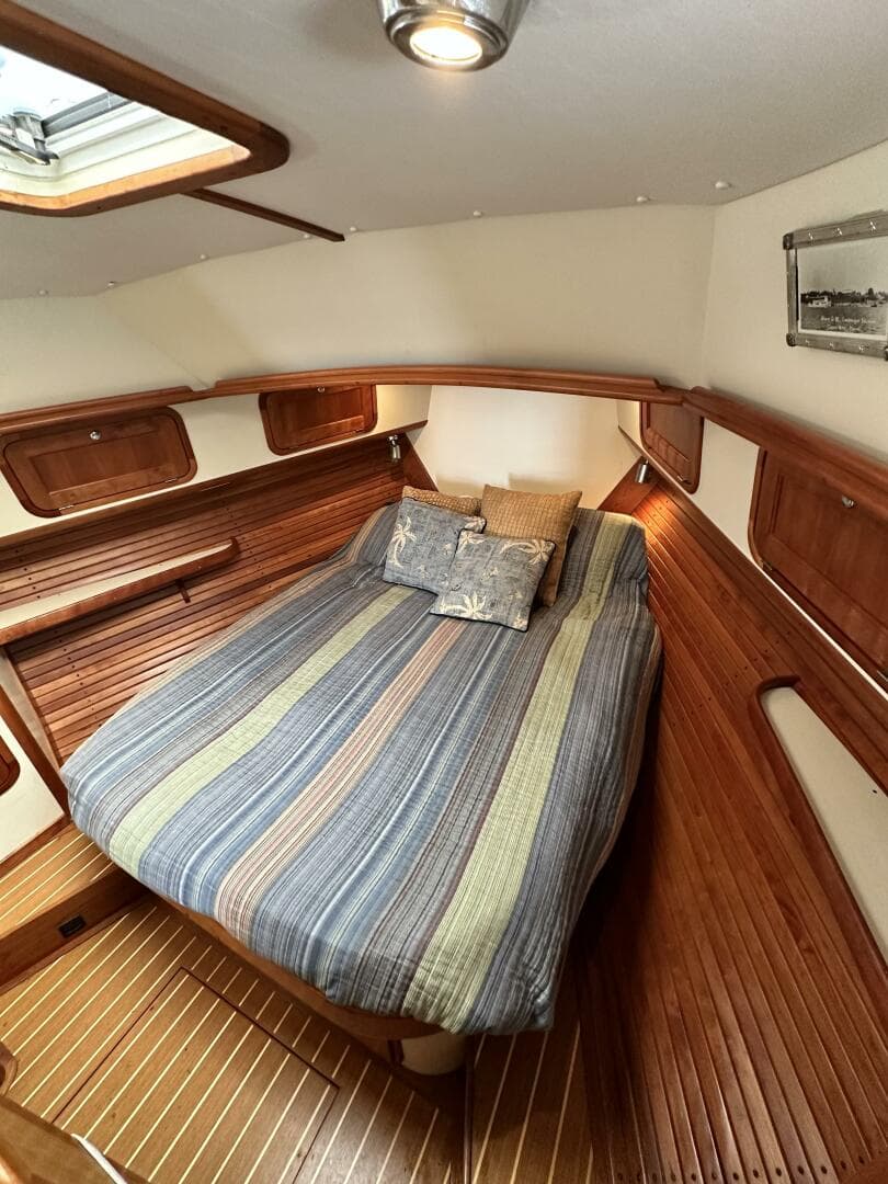 2005 Legacy 42 Express Cruiser