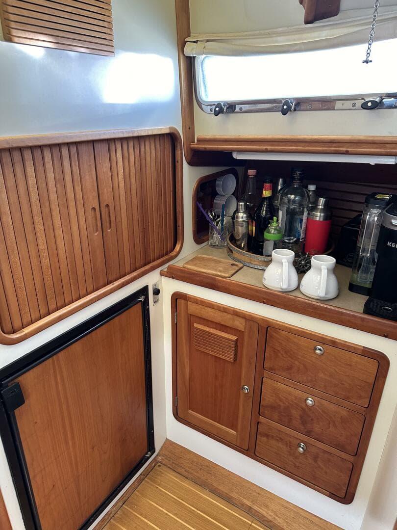 2005 Legacy 42 Express Cruiser