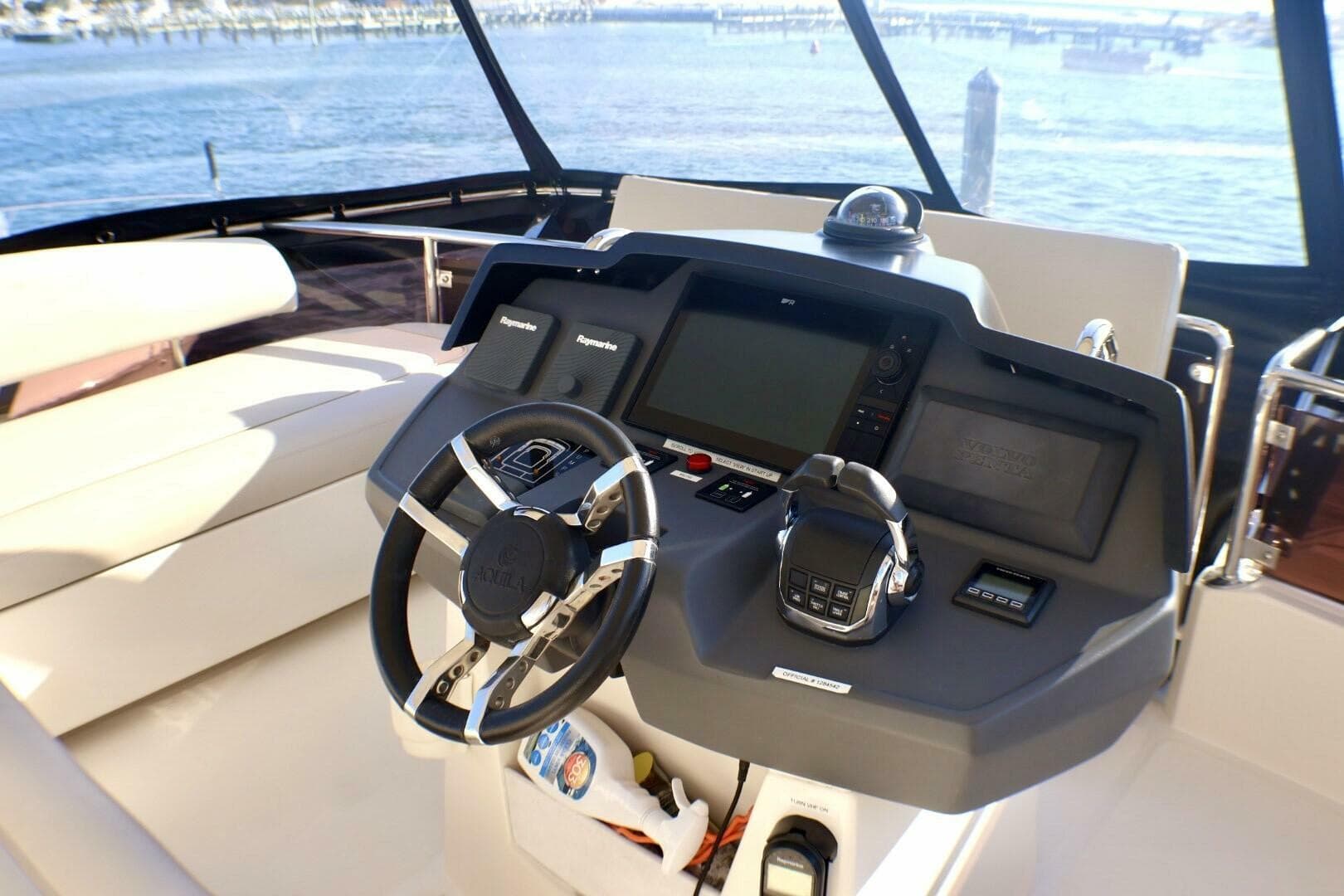 2018 Aquila 44 Catamaran- Flybridge