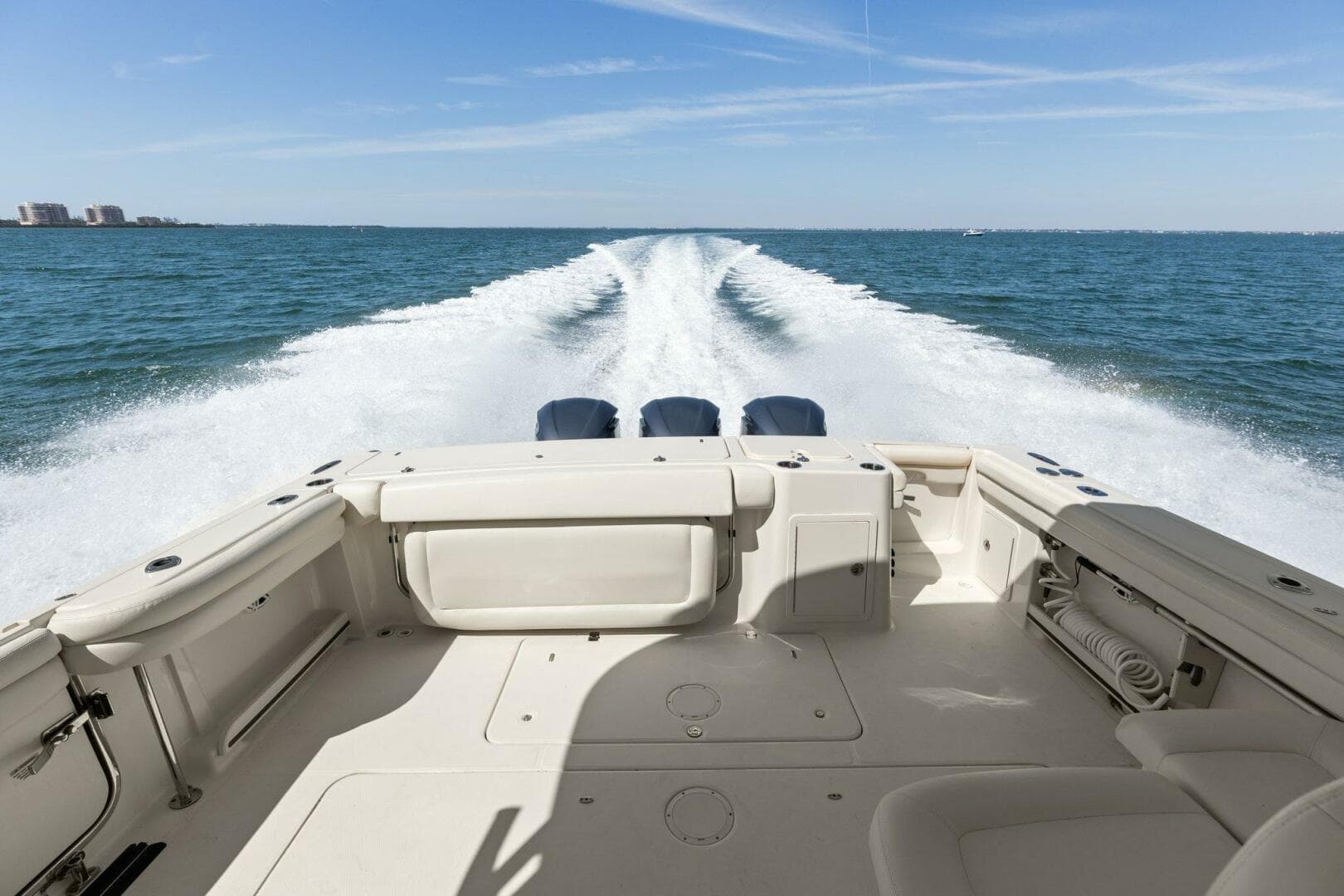 2016 375 Grady-White Freedom