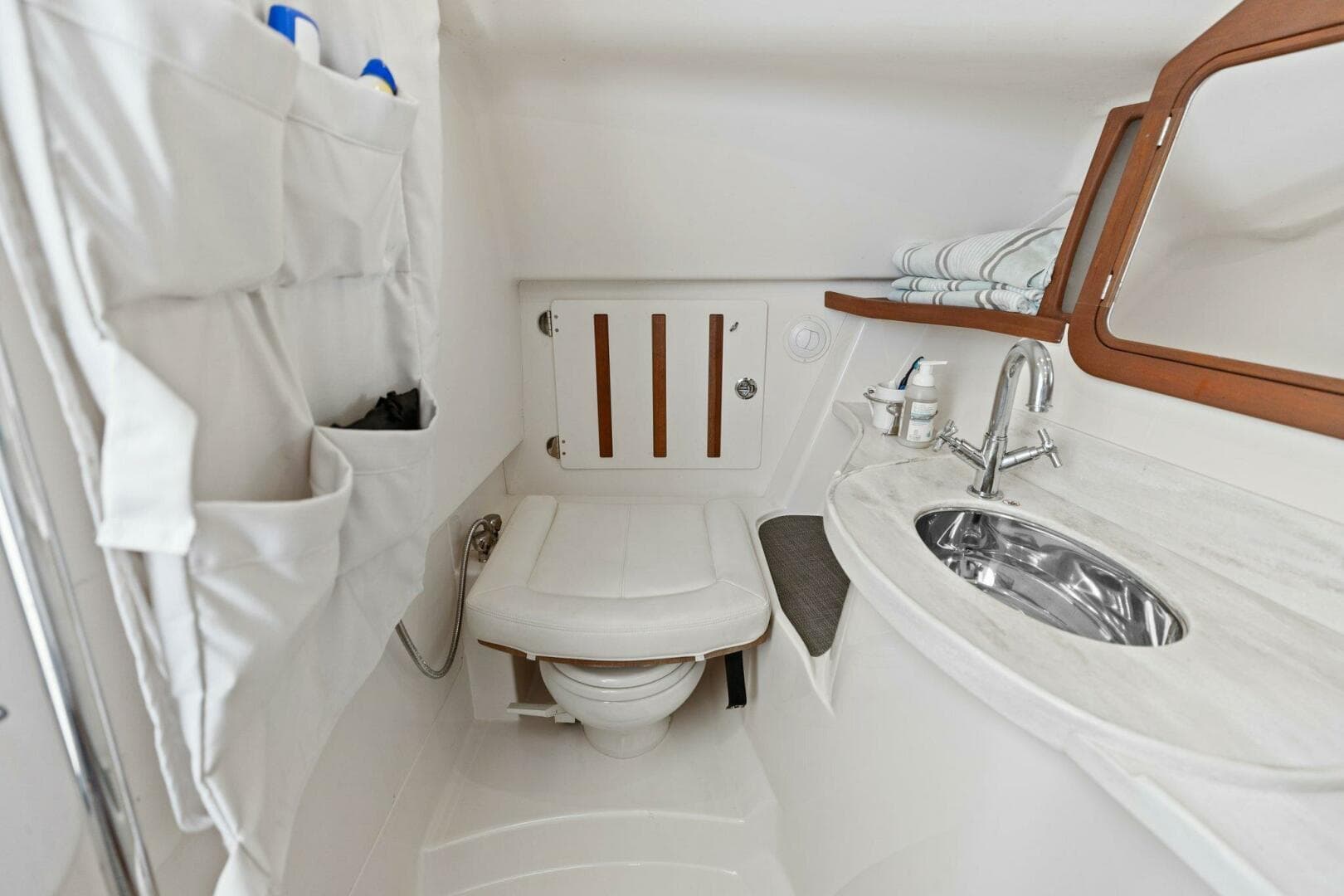 2016 375 Grady-White Freedom