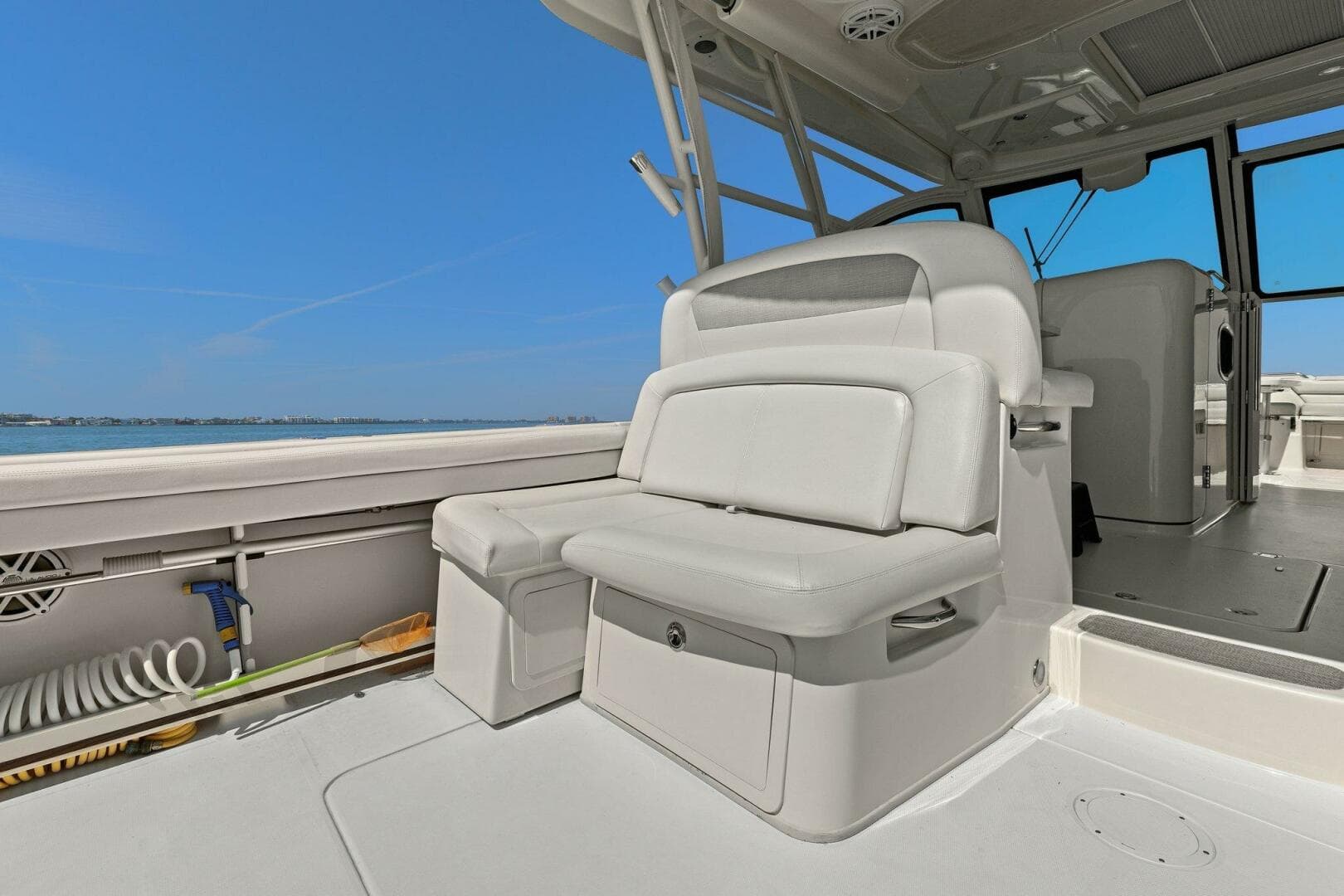 2016 375 Grady-White Freedom