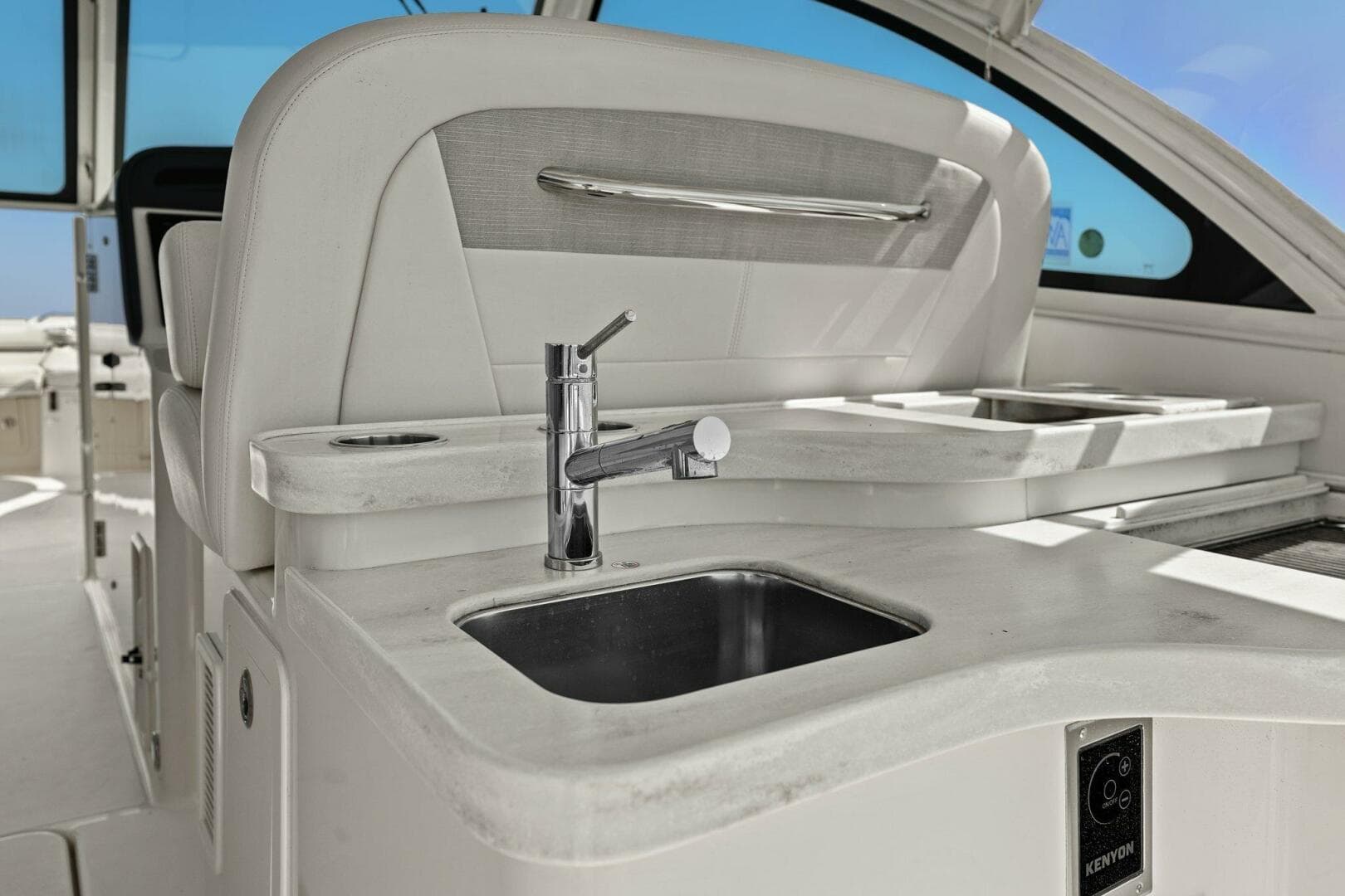 2016 375 Grady-White Freedom