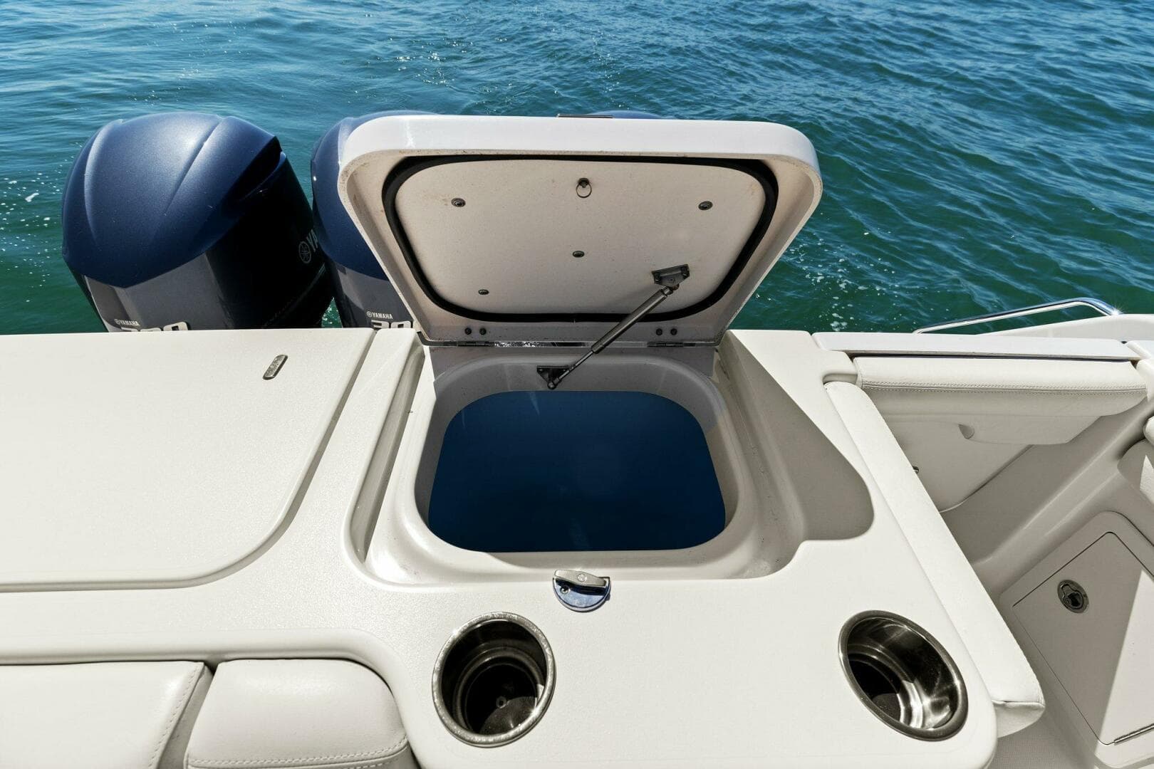 2016 375 Grady-White Freedom