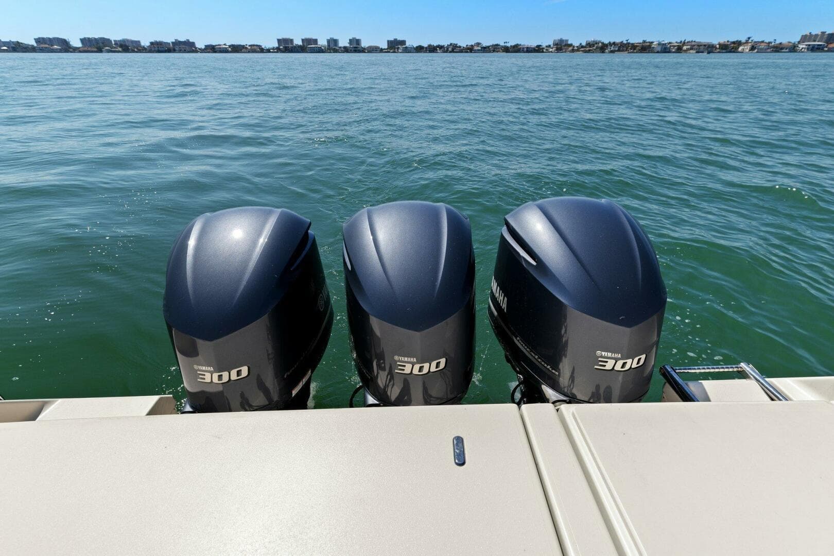 2016 375 Grady-White Freedom