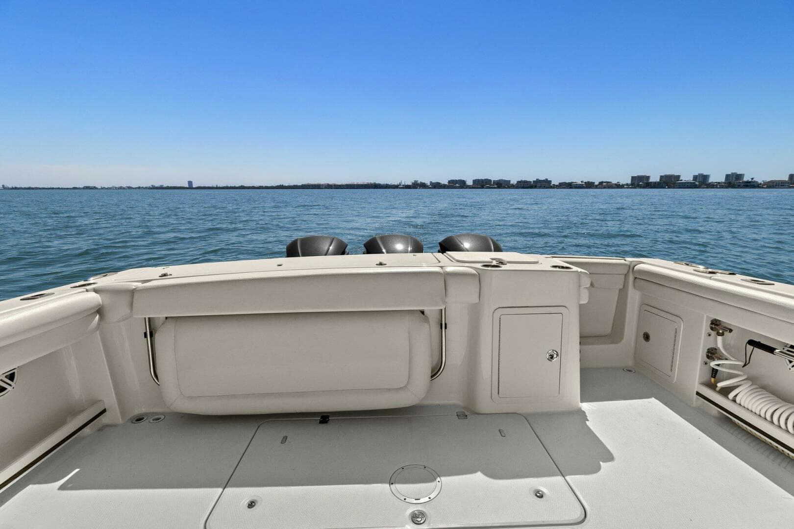 2016 375 Grady-White Freedom