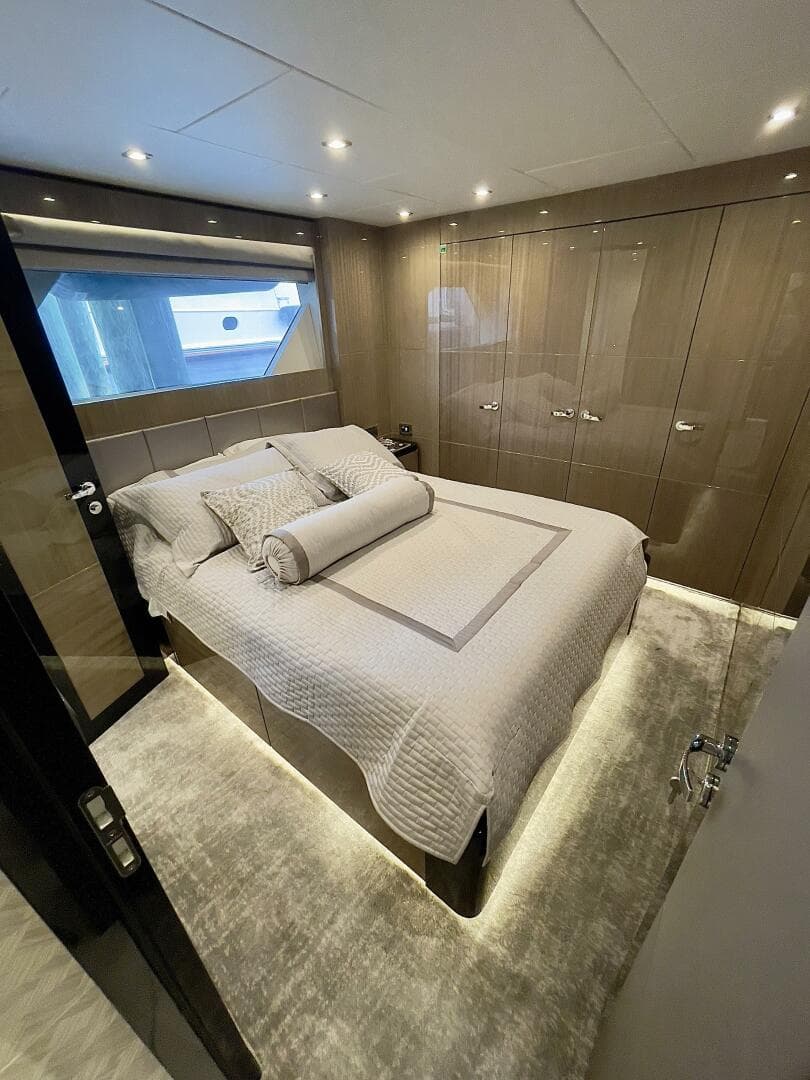 2021 Hargrave Skylounge Flush Deck