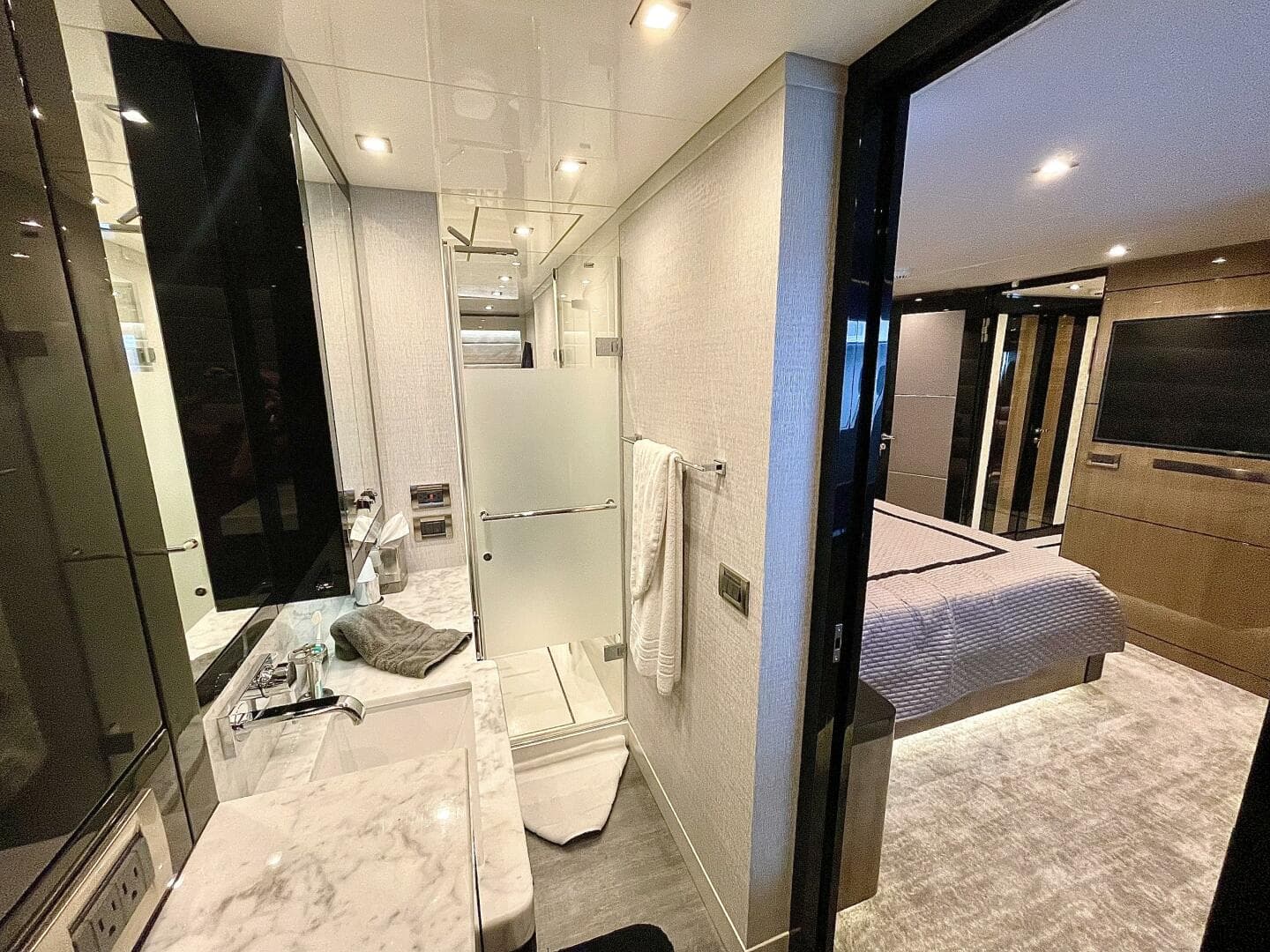 2021 Hargrave Skylounge Flush Deck