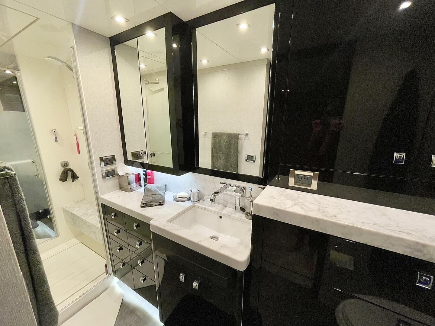 2021 Hargrave Skylounge Flush Deck