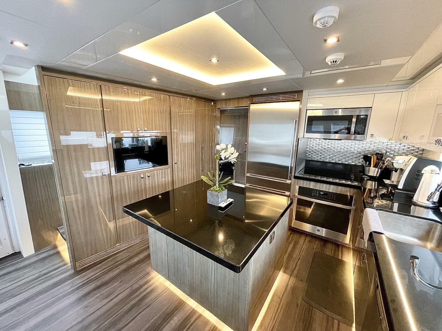 2021 Hargrave Skylounge Flush Deck