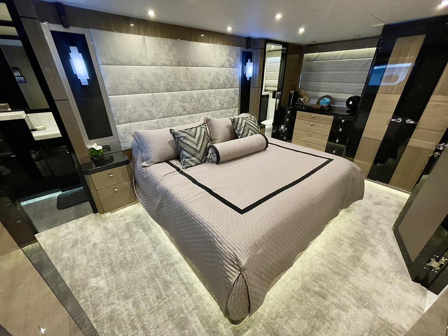 2021 Hargrave Skylounge Flush Deck