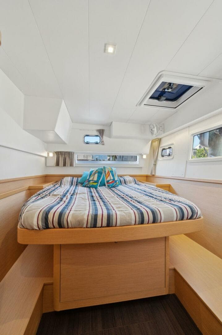 2019-lagoon-42-sail-9680095-20250213053054531-1_XLARGE.jpg