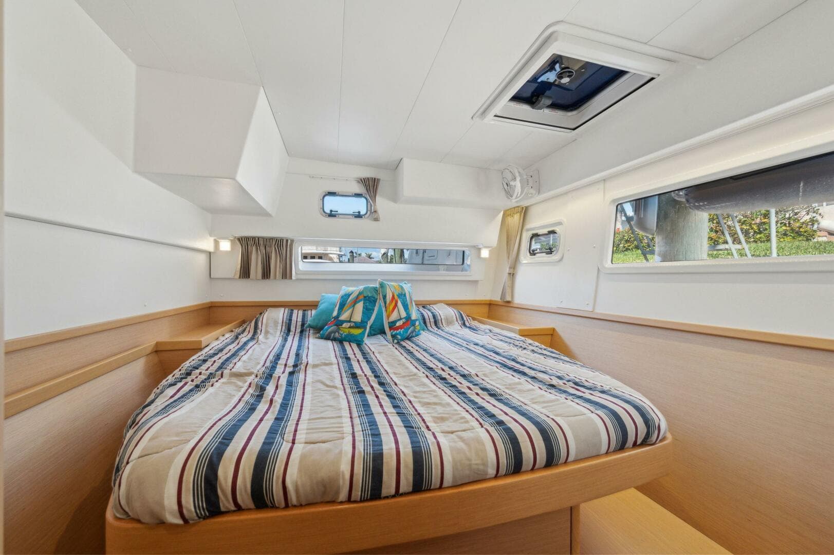 2019-lagoon-42-sail-9680095-20250213053052587-1_XLARGE.jpg