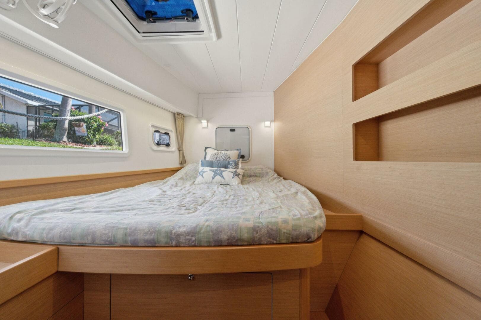 2019-lagoon-42-sail-9680095-20250213053047586-1_XLARGE.jpg