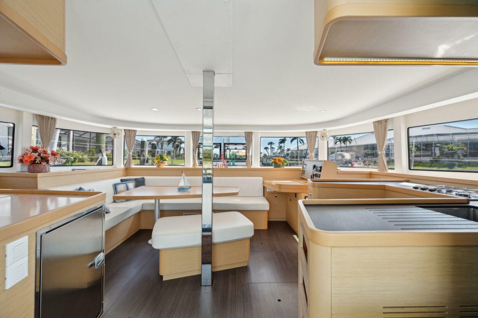 2019-lagoon-42-sail-9680095-20250213052955516-1_XLARGE.jpg