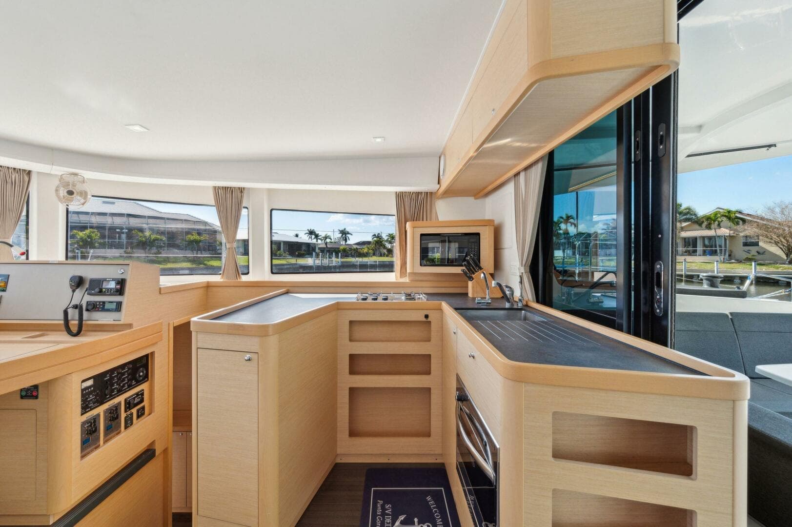 2019-lagoon-42-sail-9680095-20250213052957550-1_XLARGE.jpg