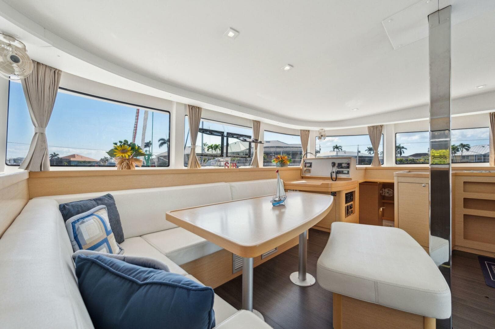 2019-lagoon-42-sail-9680095-20250213053013549-1_XLARGE.jpg