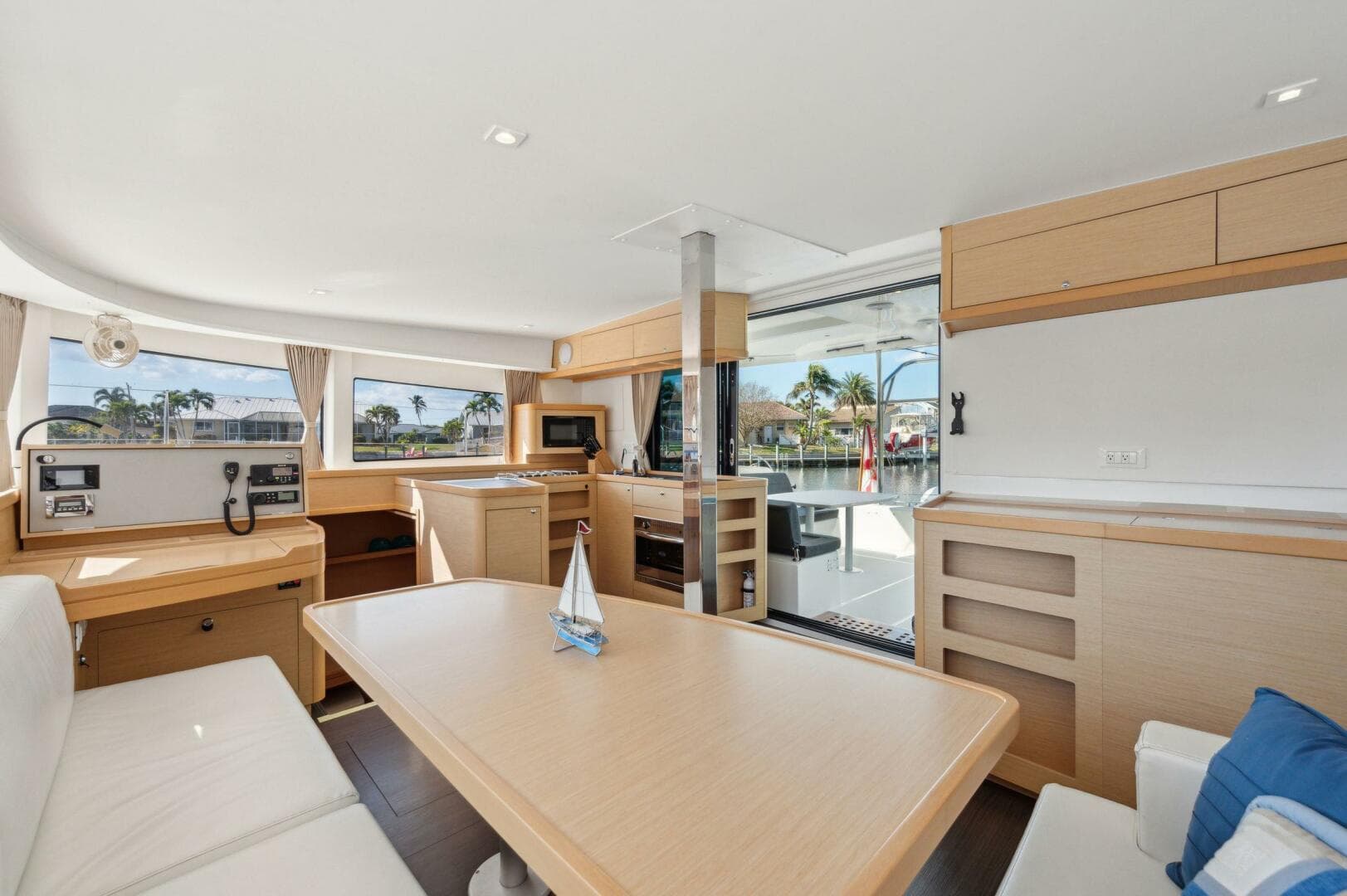 2019-lagoon-42-sail-9680095-20250213053015529-1_XLARGE.jpg