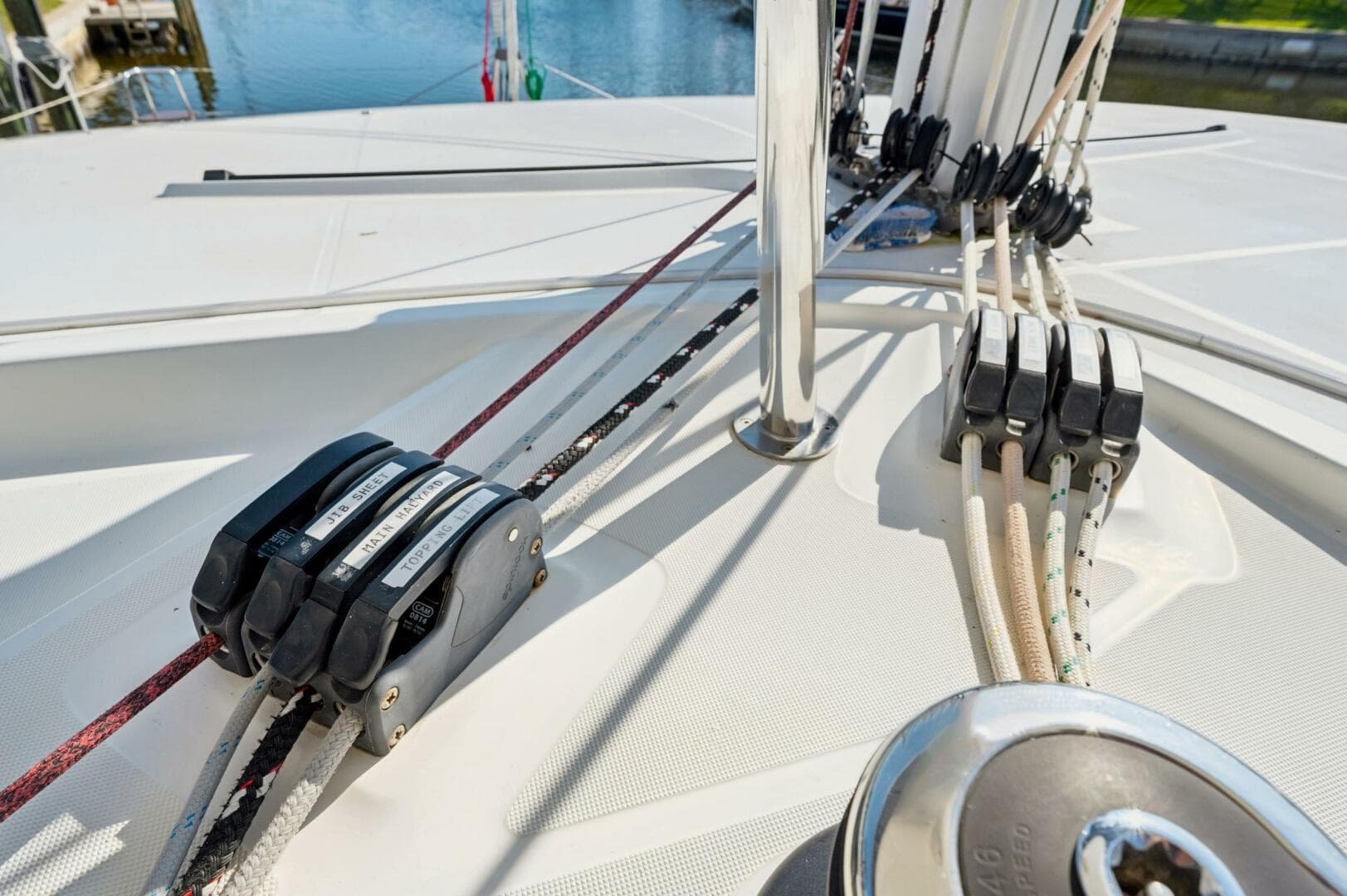 2019-lagoon-42-sail-9680095-20250213052851419-1_XLARGE.jpg