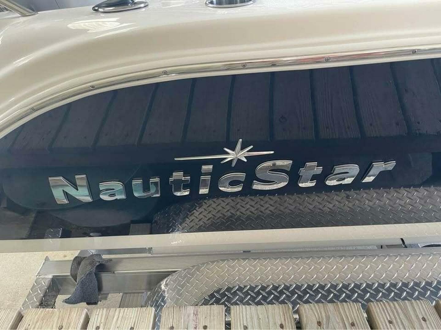 2022 NauticStar 2102 Legacy