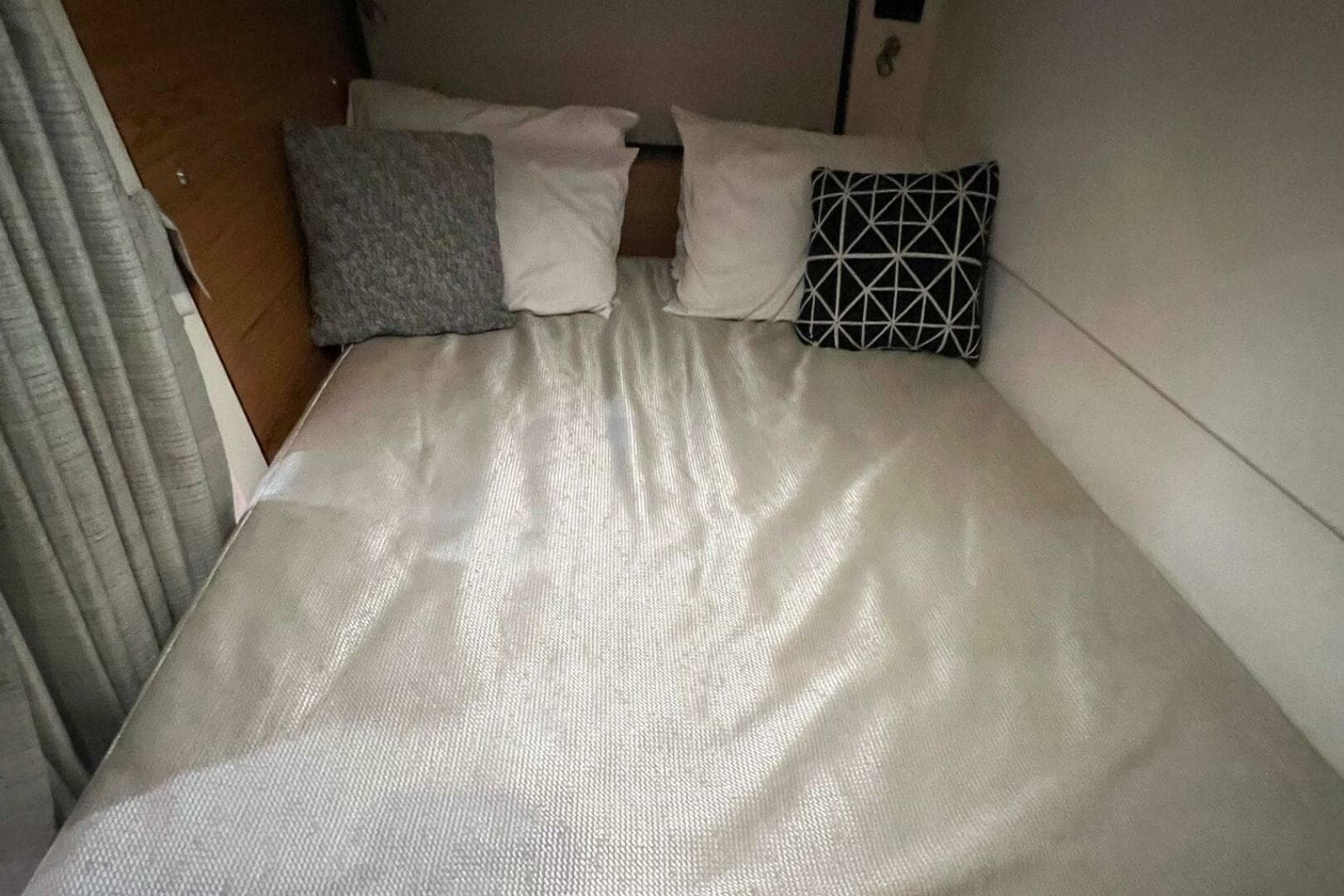 2022 Boston Whaler Conquest 405