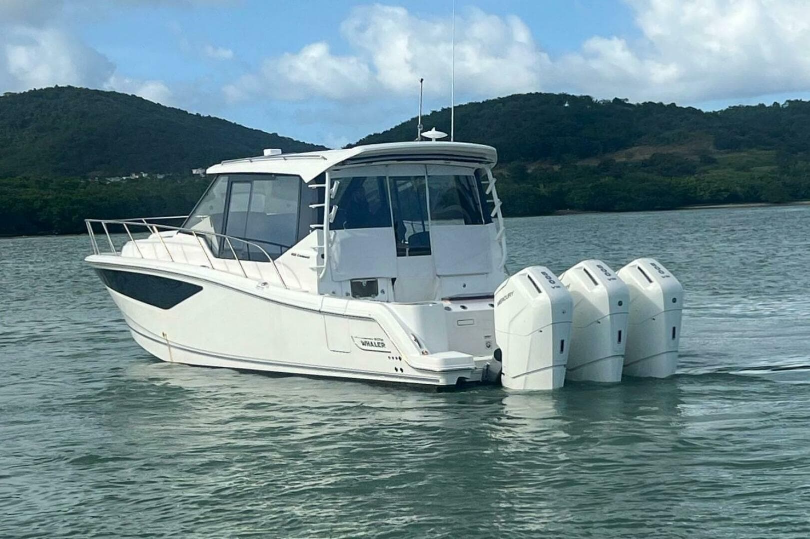 2022 Boston Whaler Conquest 405