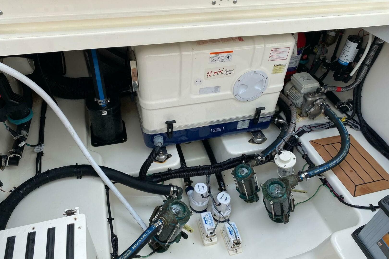 2022 Boston Whaler Conquest 405