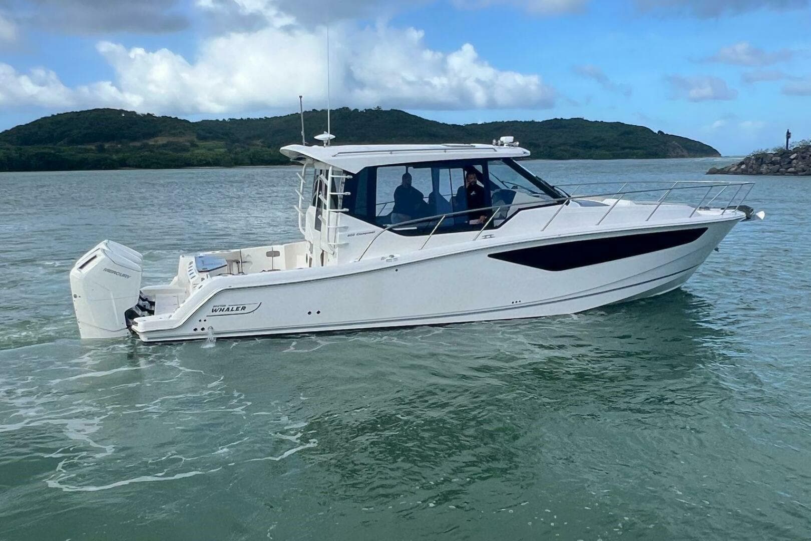 2022 Boston Whaler Conquest 405