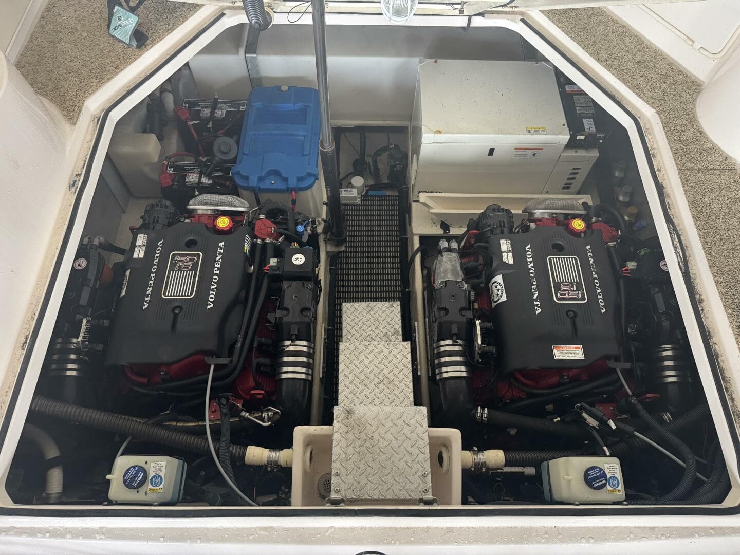 2005 Regal 3560 Commodore