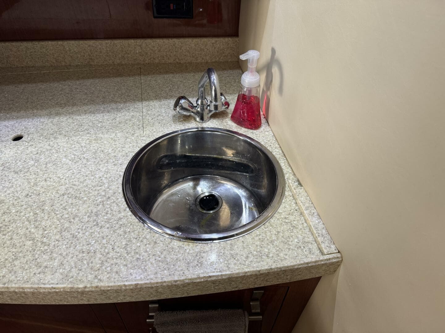 2005 Regal 3560 Commodore