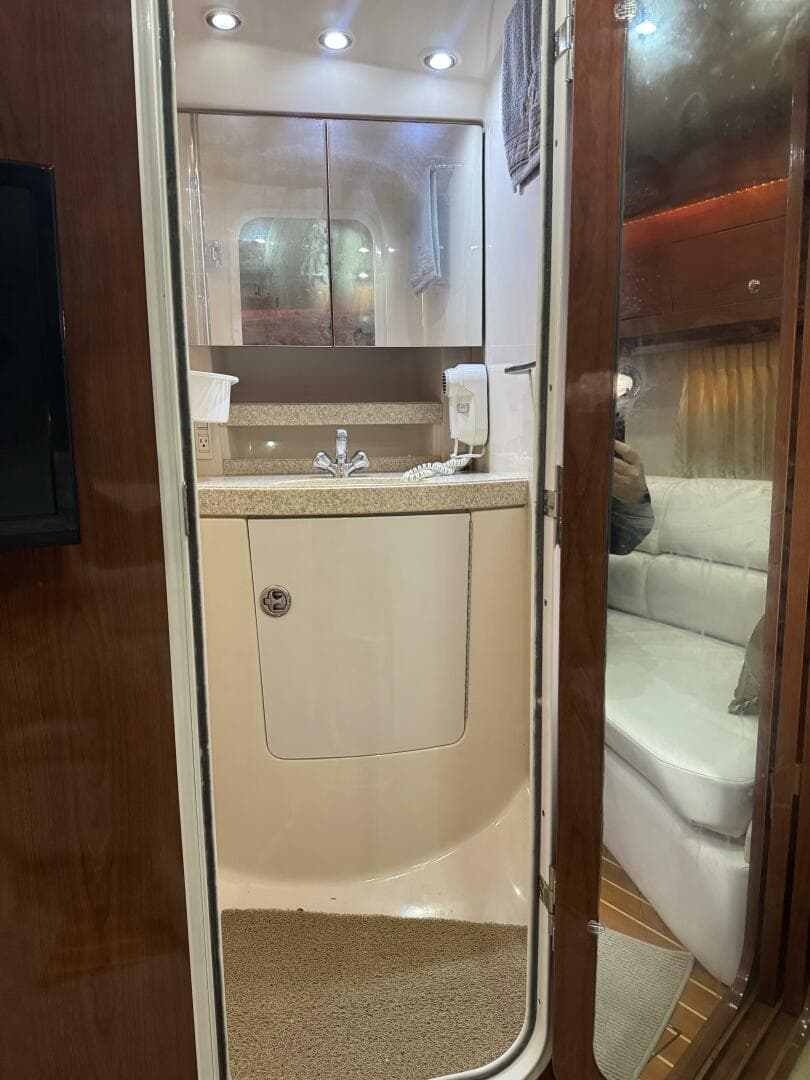 2005 Regal 3560 Commodore