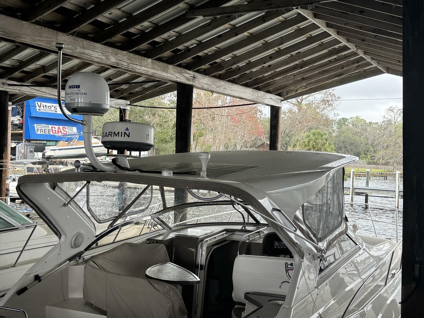 2005 Regal 3560 Commodore