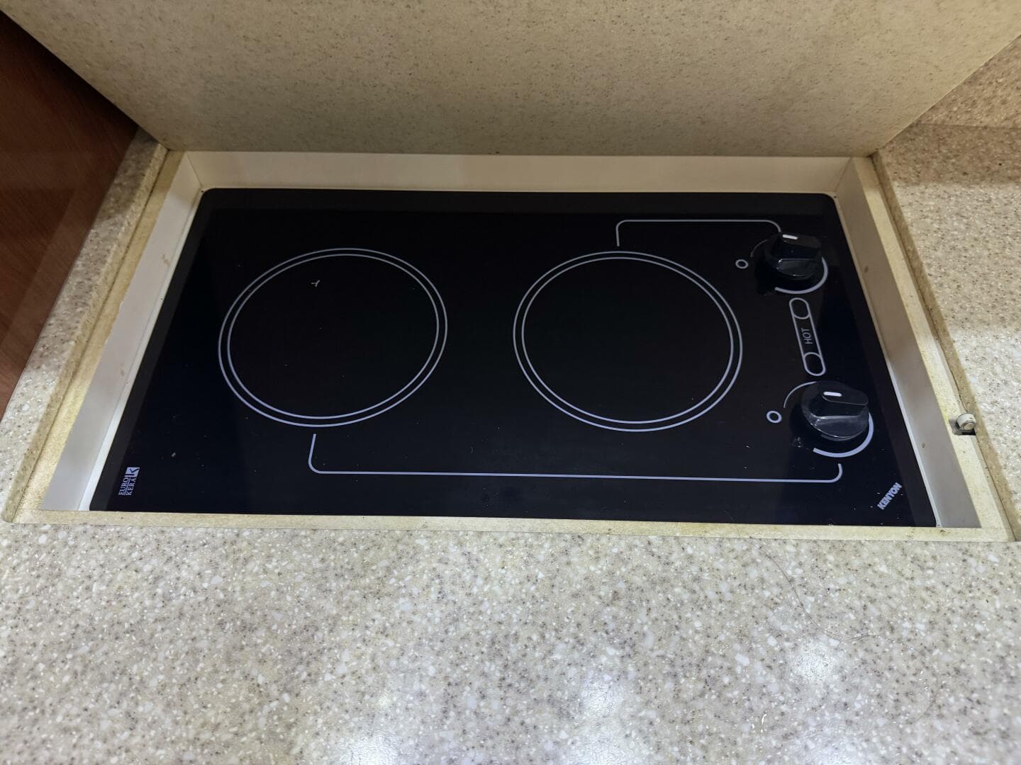 2005 Regal 3560 Commodore