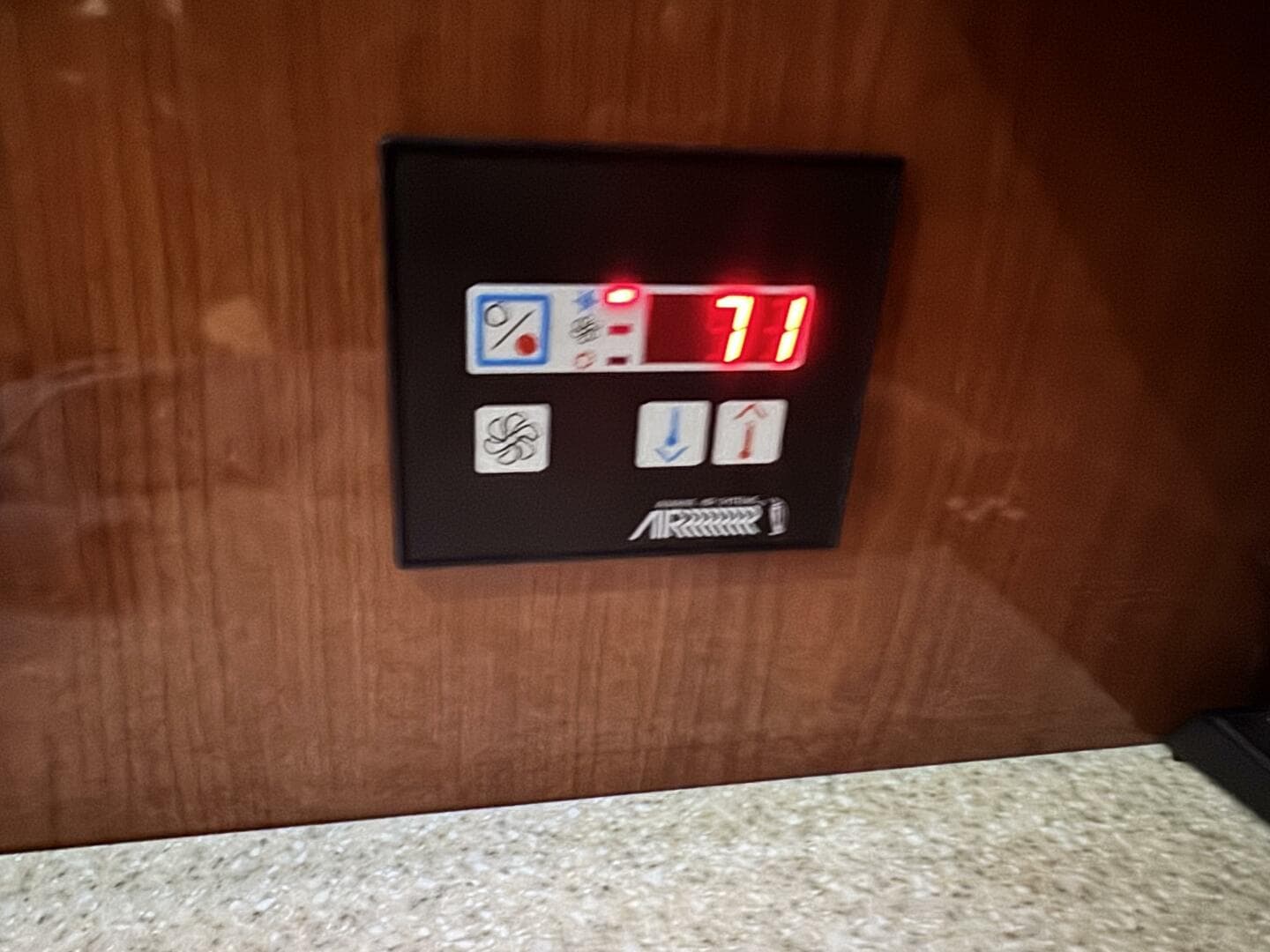 2005 Regal 3560 Commodore