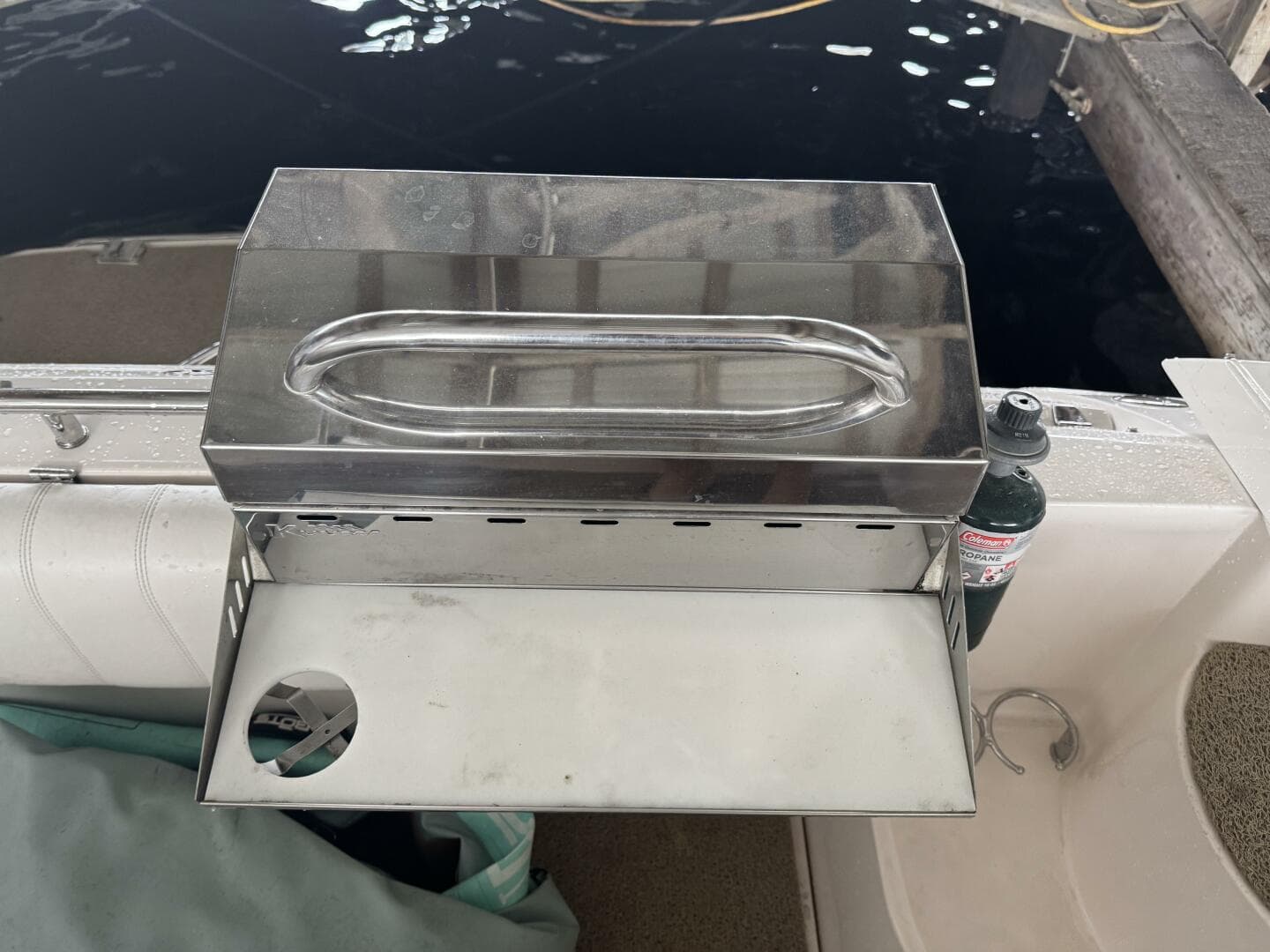 2005 Regal 3560 Commodore