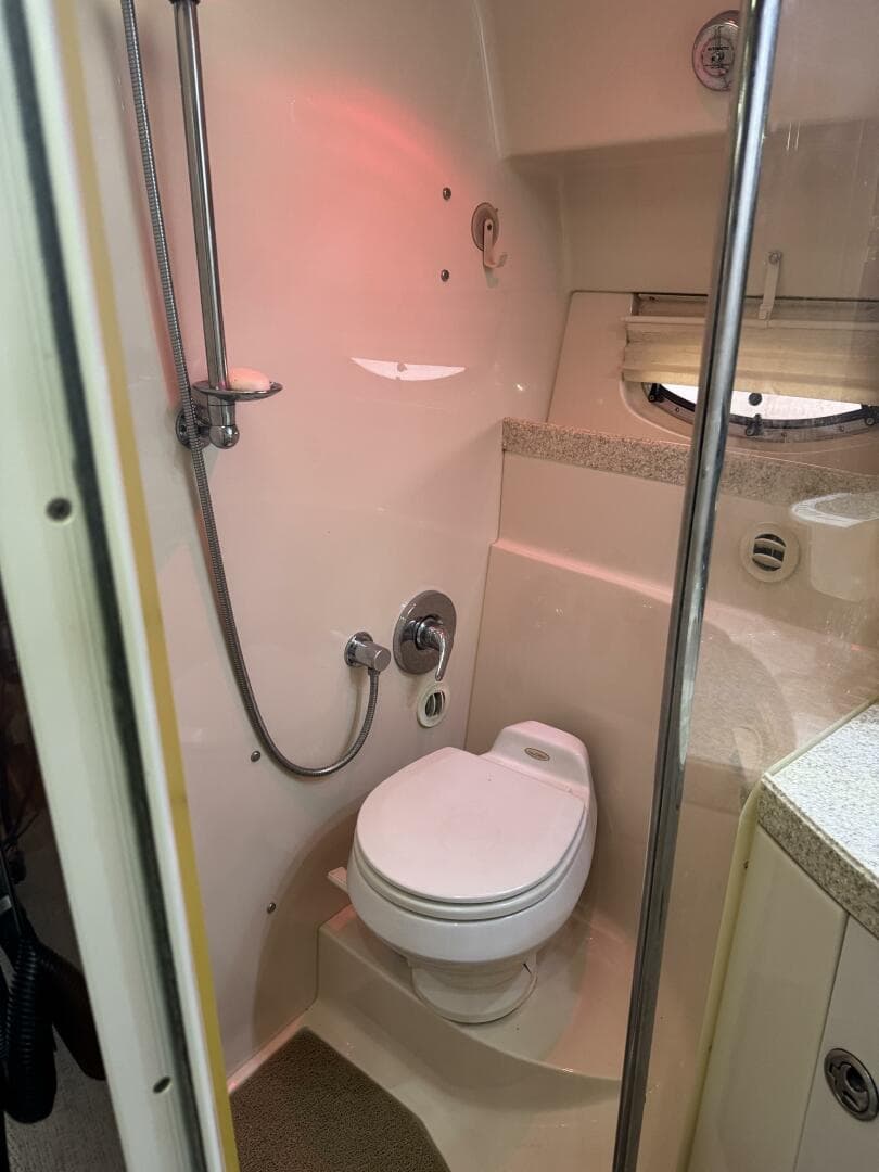 2005 Regal 3560 Commodore